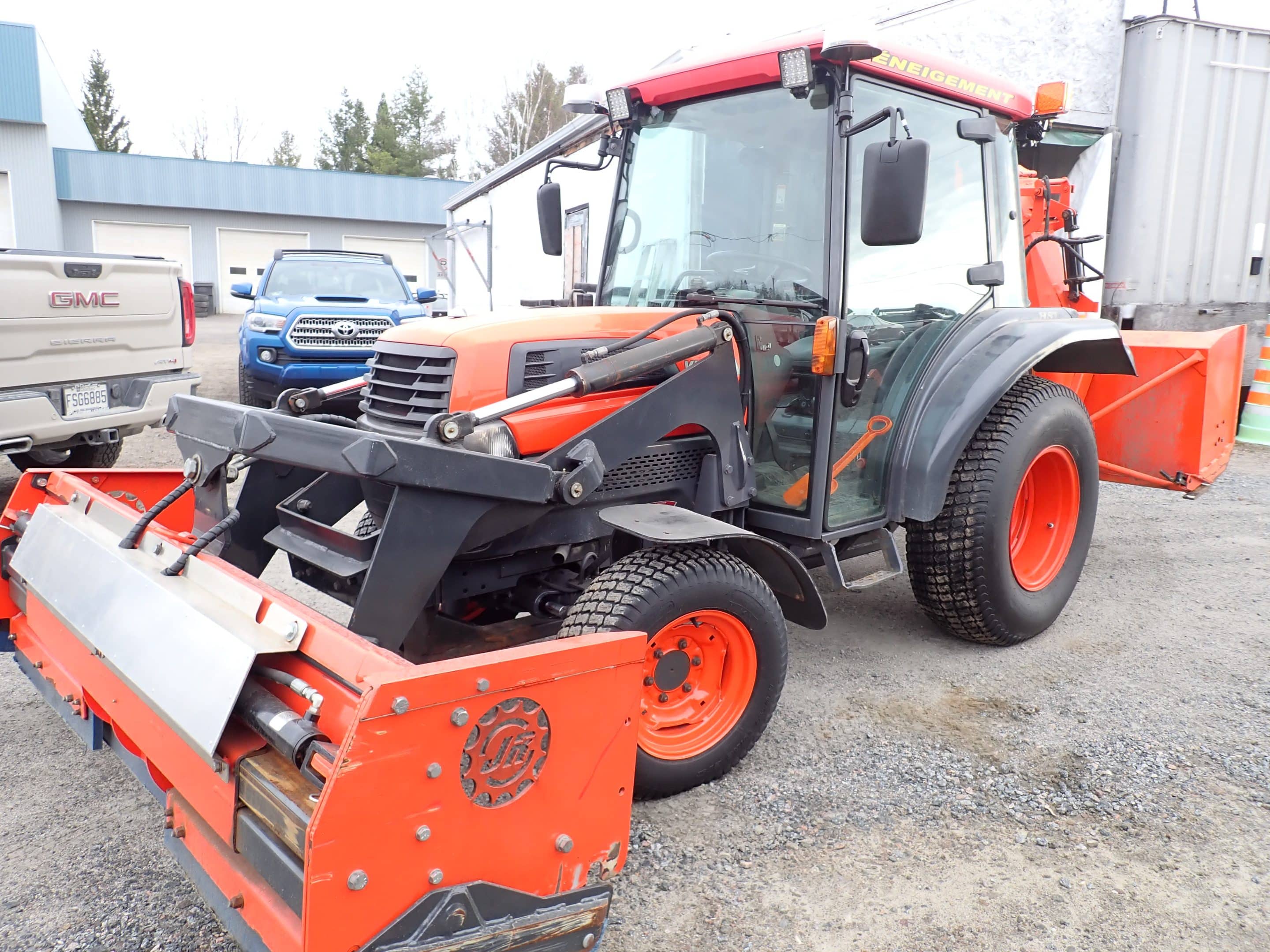 Tracteur Kubota L3430 2005 avec gratte extensible et souffleur Pronovost