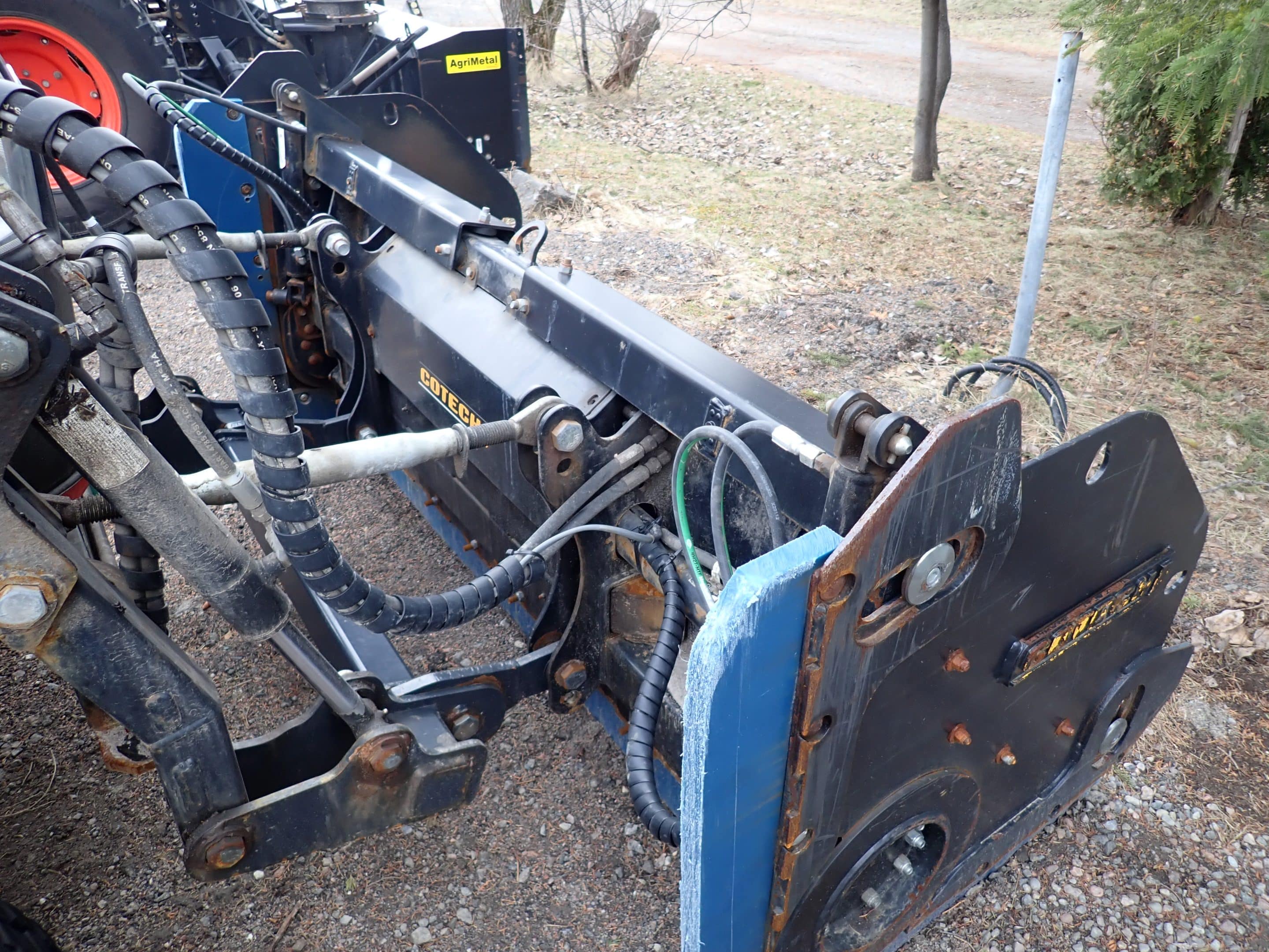 Lot de 5 tracteurs Kubota L6060 avec gratte et souffleur de 150HRS à 1131HRS-Année 2024-Stock #S2565A/11083-117999$ chaque – Image 3