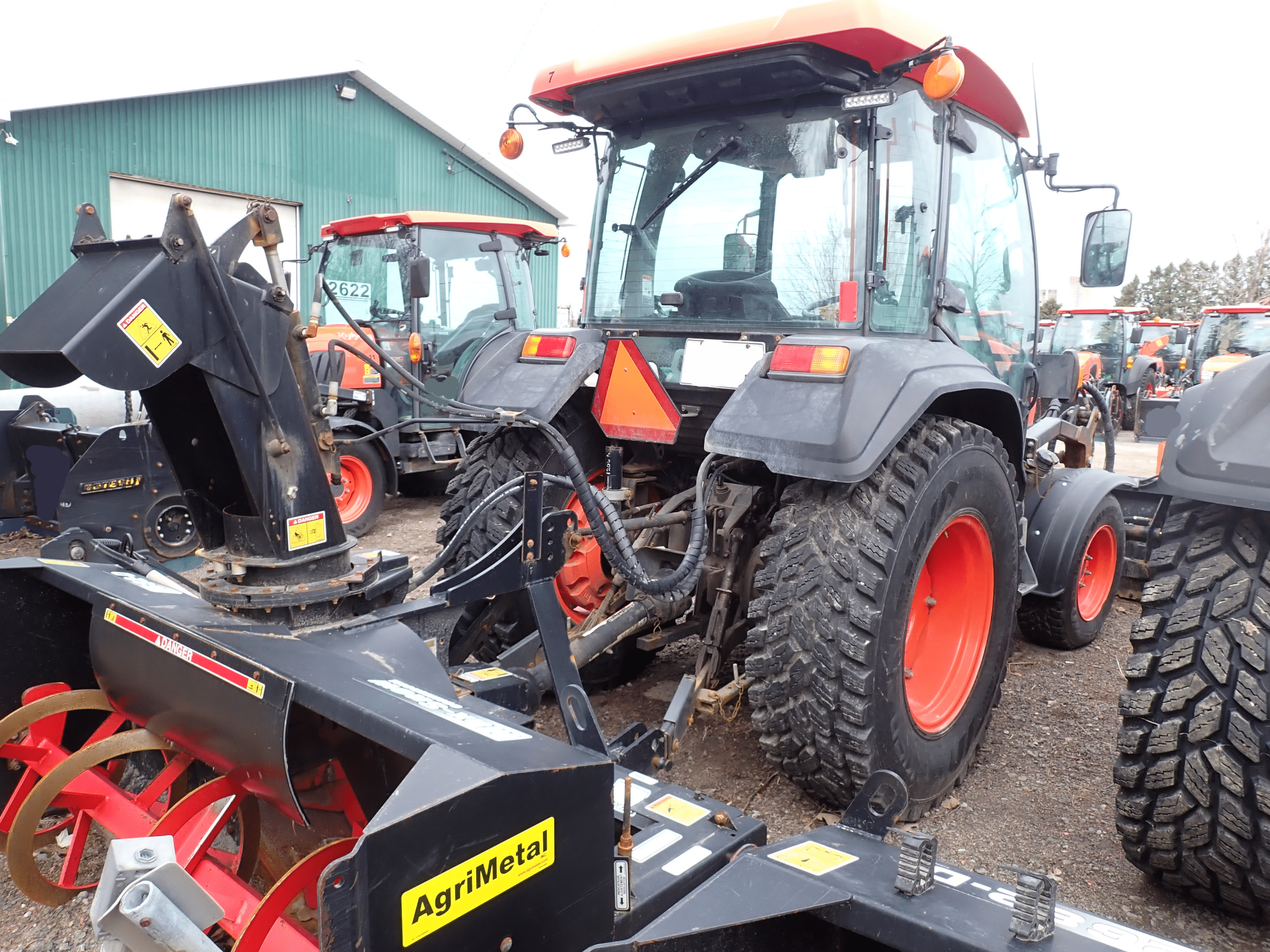 Lot de 2 tracteurs Kubota L6060 avec gratte et souffleur-1203HRS et 926HRS-Année 2024-Stock #S2565B/11083-95000$ chaque – Image 5