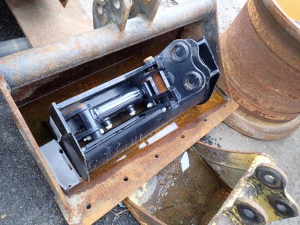 Godet tilt hydraulique neuf pour excavatrice de 1.5 à 2 tonnes