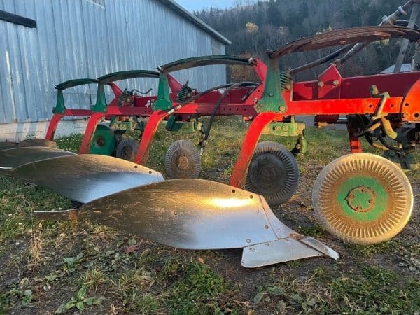 Charrue Kverneland AB 100 4 rangs avec coutre - Stock#d11118a