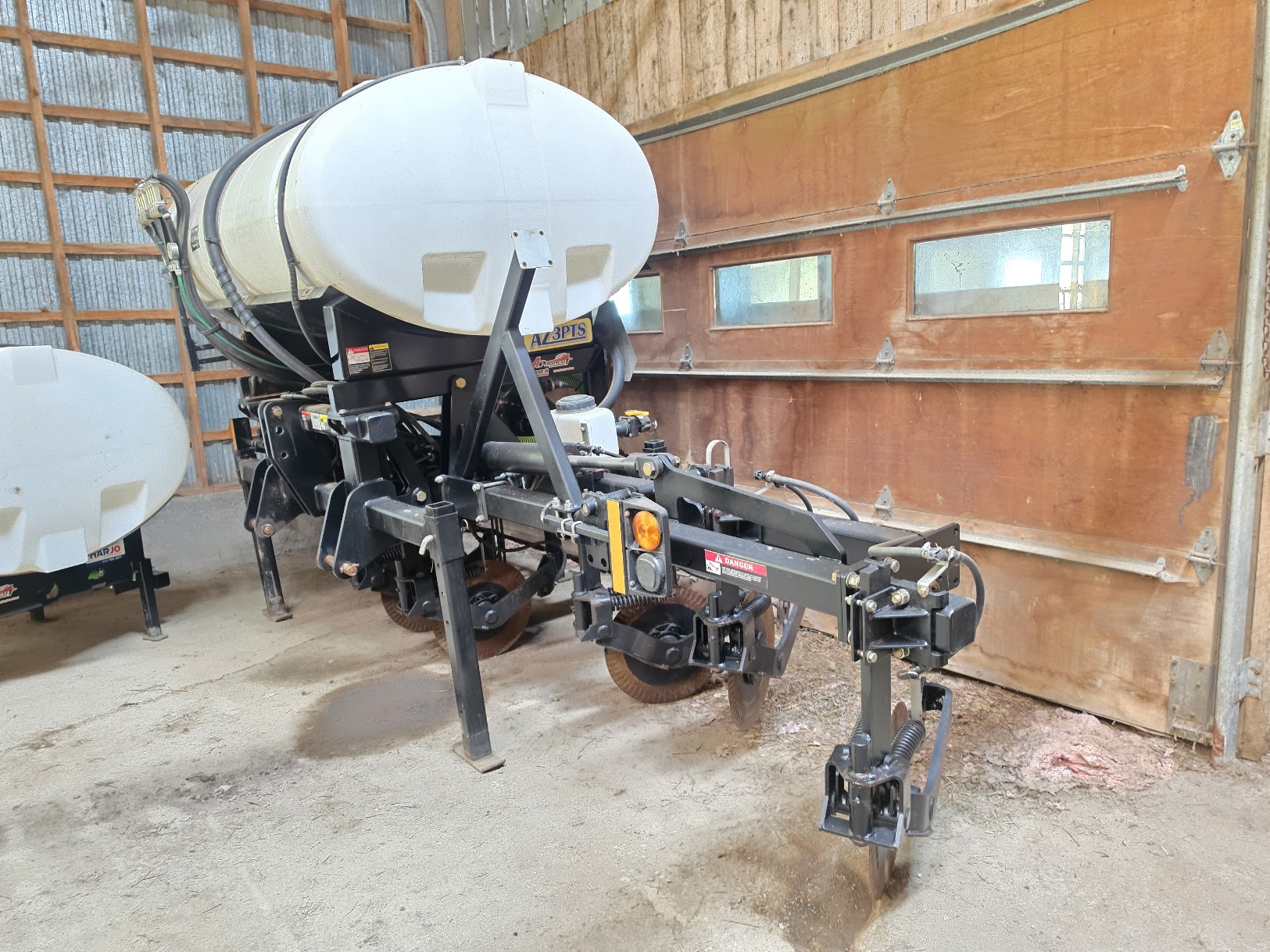 Applicateur d'engrais liquide HARJO AZ 3 500 gallon 8 rang ,coupure 50/50 ,iso rate trimble-Année:2022-Stock#d11219a