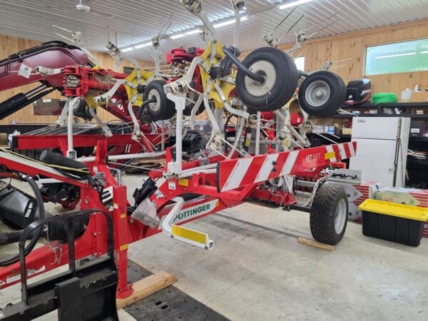 Pottinger Hit 8.9 Hay Tedder 8 rotors (200 acres only) -Year: - Stock#d11245h