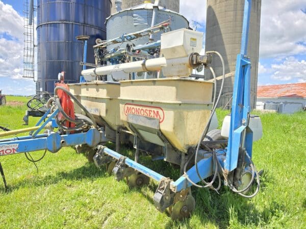 Monosem NG+ 6-row Planter, Fertilizer Auger, Monitor - Stock#d11285a