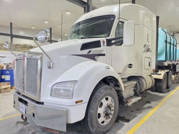 2016 Kenworth T880 Sleeper Truck, PACCAR MX 13 engine, Ultra Shift transmission, 645,000 km, Stock# d11291a