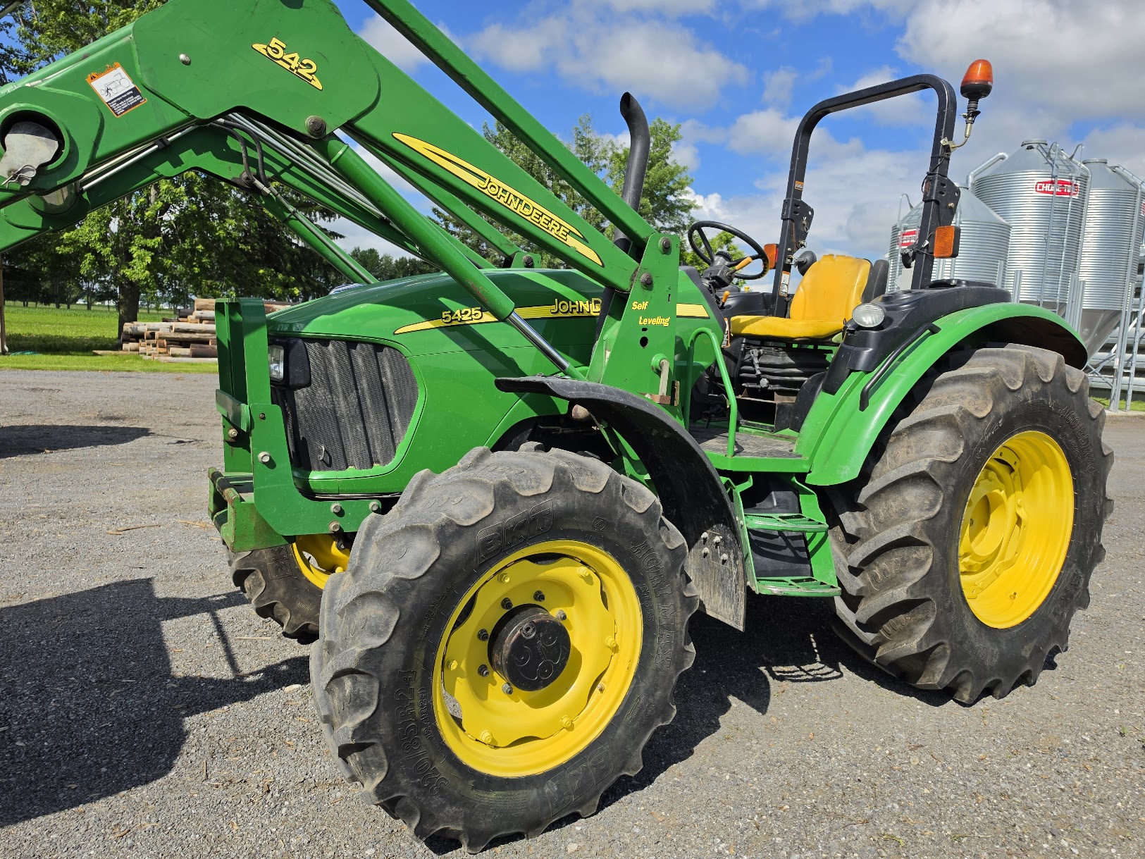 Tracteur John Deere 5425 loader godet -Année:2007-5110hrs