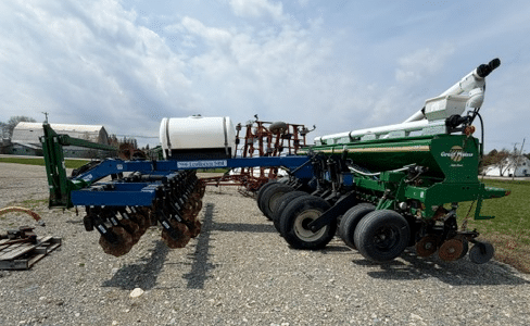Great Plains seeder 20ft , 7.5 po Year: 2007 - Stock# R1006/11256
