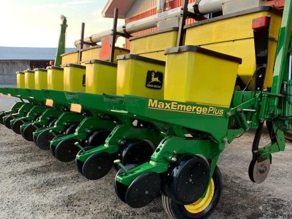 Planteur John Deere 1750 8 rangs à doigts - Stock#d11189a