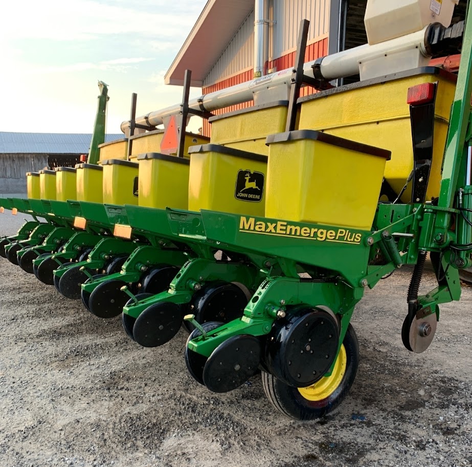 Planteur John Deere 1750 8 rangs à doigts - Stock#d11189a