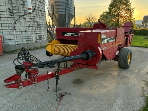 New Holland 575 Small Square Baler with Bale Thrower - Stock#d11264a