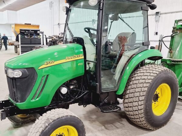 Nous recherchons Tracteur John Deere 4720 2010 et plus