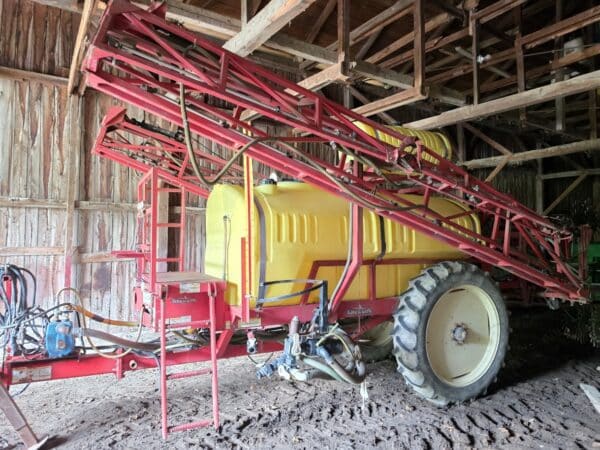 Arroseuse Gregson 1000 Gallons 70 pi boom, 5 sections, essieux ajustables - Stock#d11374b