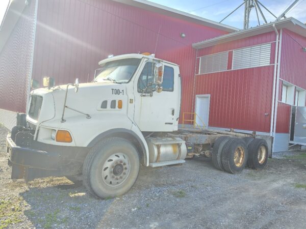 Camion Sterling STE 2000 (non inspecté) - Année:2000 - 245000 km - Stock#d5647g