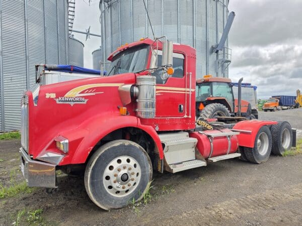 Camion Day Cab Kenworth T800 , moteur Cummins ISX , 18 vitesse Eaton-Année:2003-1423678 km-Stock#d5027x