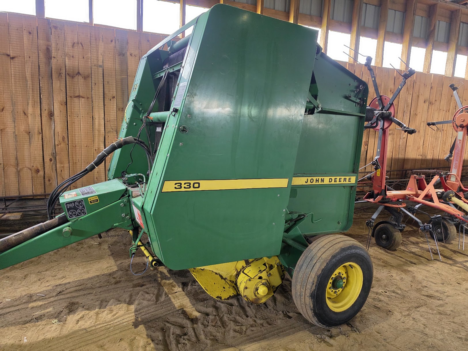 Presse à Balle ronde John Deere 330 corde-Stock#d11395l