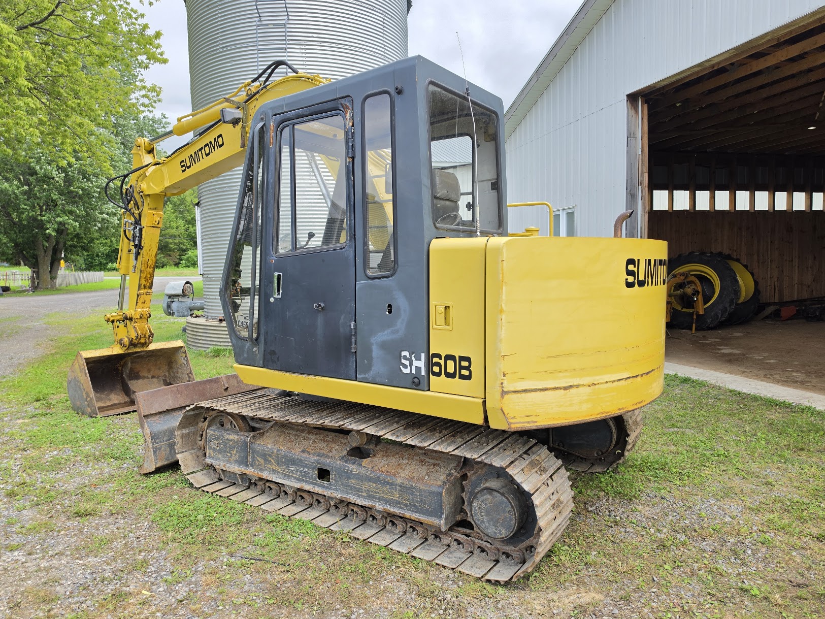 Excavatrice SUMITOMO SH 60B lame , 2 godet -Année:1996-4750hrs-Stock#d11395n