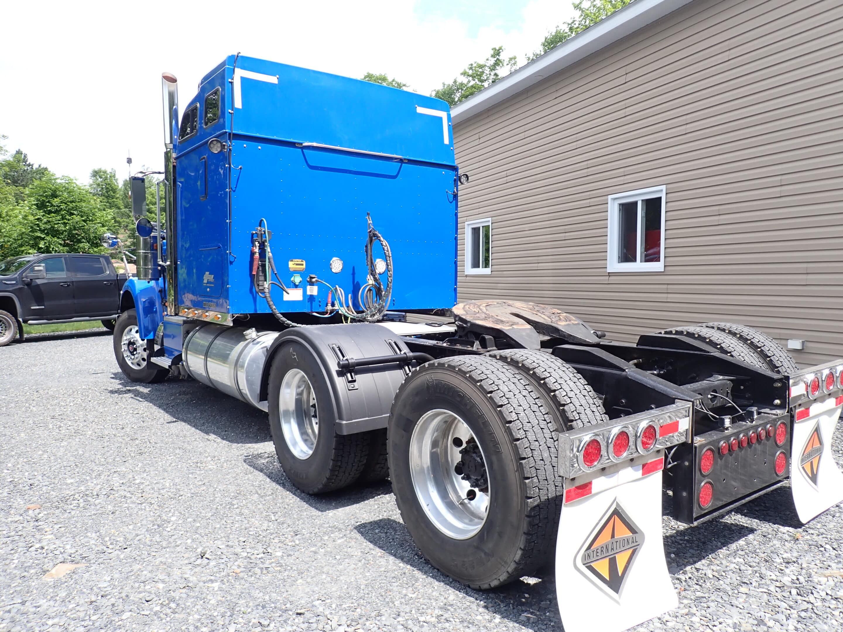 Camion 10 roues couchette International 9900i repeint-1386778KM-Année 2015-Stock #S2603A/11348 – Image 4