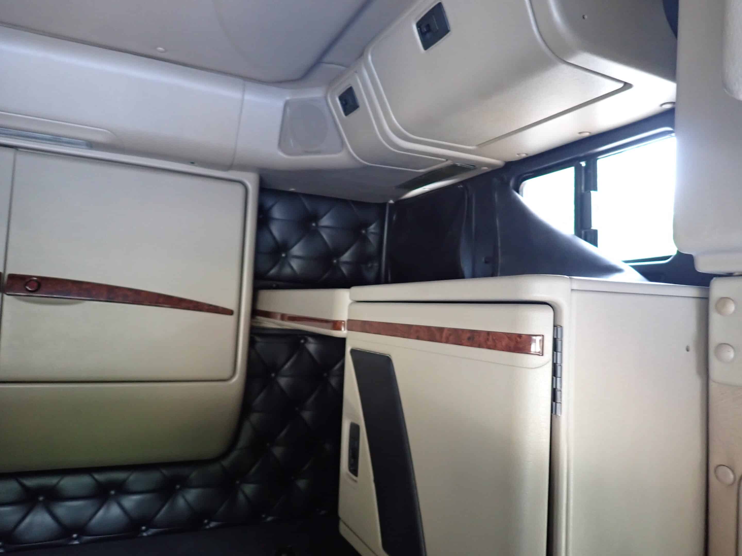 Camion 10 roues couchette International 9900i repeint-1386778KM-Année 2015-Stock #S2603A/11348 – Image 13