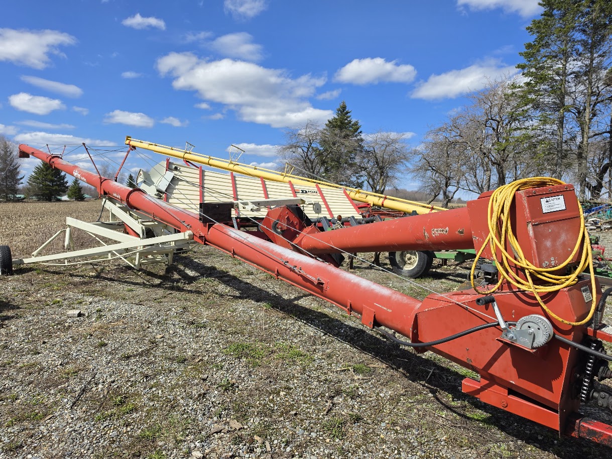 Vis à grain FARM King 1060 avec panier et levage hydraulique - Stock#d11472v
