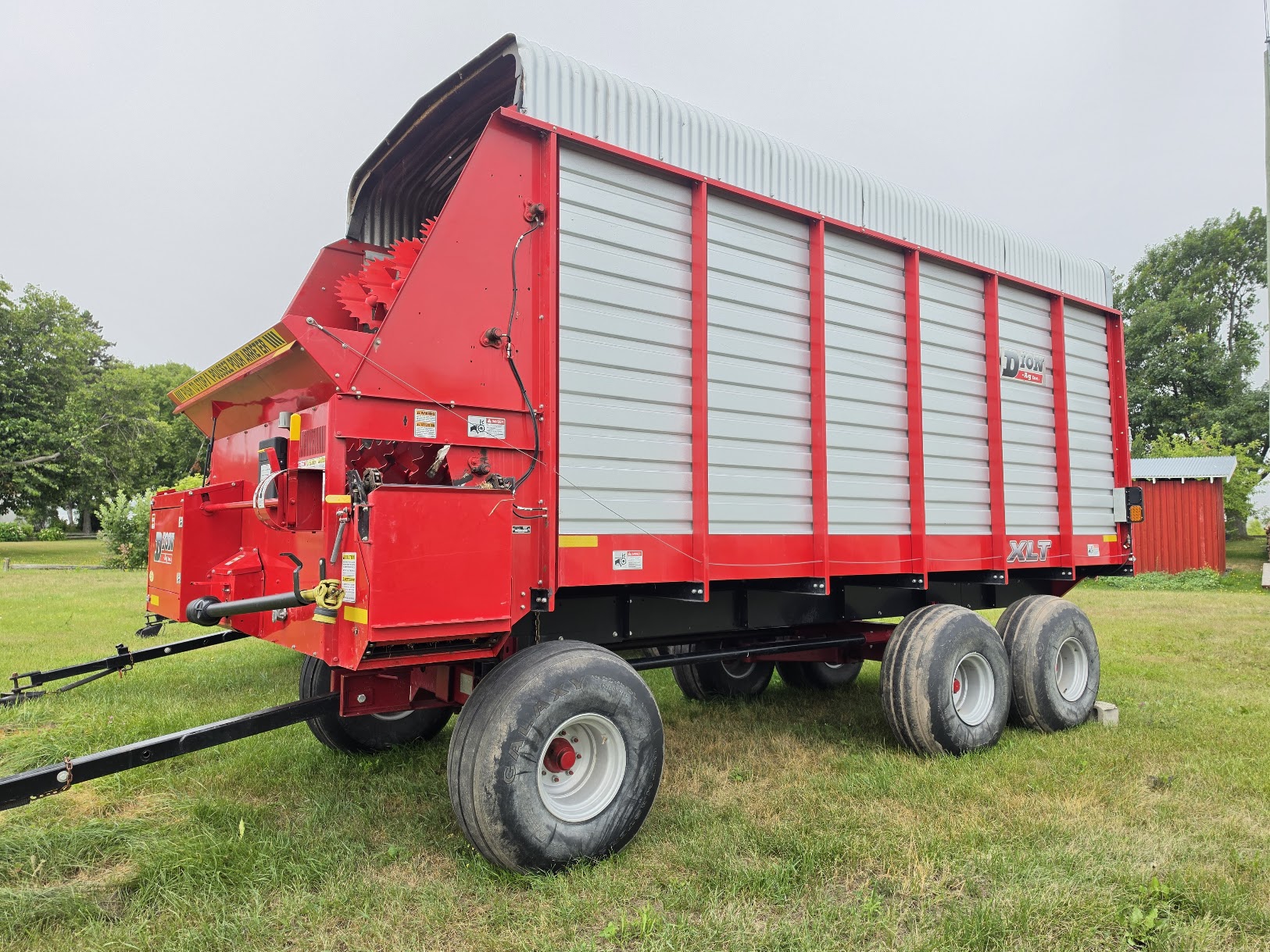 Boite Ensilage Dion B58 19 pi avec rallonge de convoyeur, téflon intérieur, 6 roue 16.5/16.1 -Année:2023(état 9.5/10) -Stock#d11430b