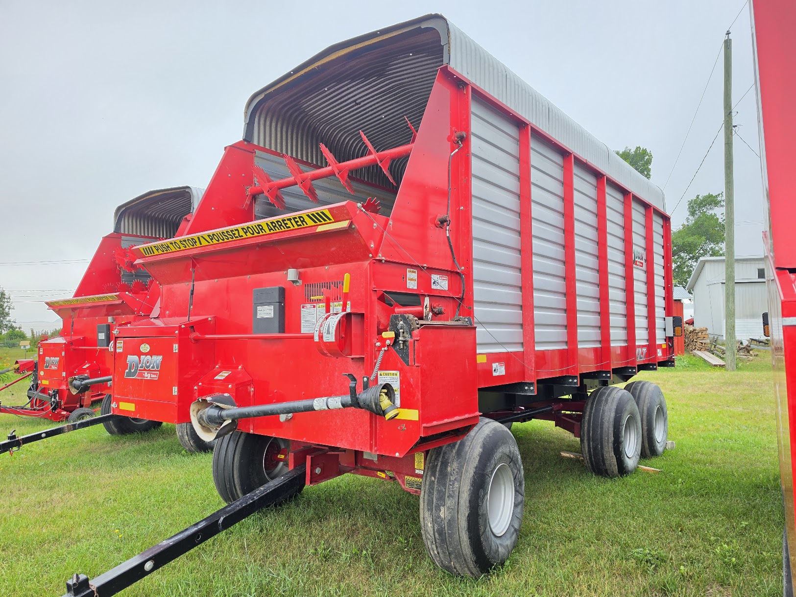 Boite Ensilage Dion B58 19 pi avec rallonge de convoyeur, téflon intérieur, 6 roue 16.5/16.1 -Année:2023(état 9.5/10) -Stock#d11430b