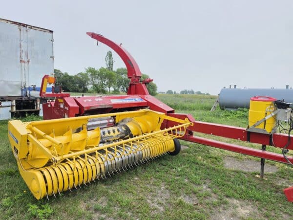 Fourragère New Holland FP 240 rouleau craqueur, nez 9 pi - Année: 2008 - Stock#d11430g
