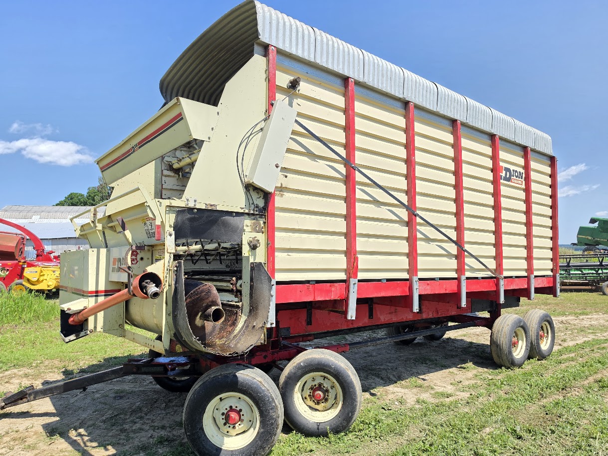 Boîte ensilage Dion N10L 18 pi avec dessous 8 roues - Stock#d11472p