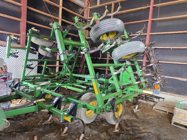 Cultivateur John Deere 960 27 pi, 5 rangées herse - Stock#d11506a