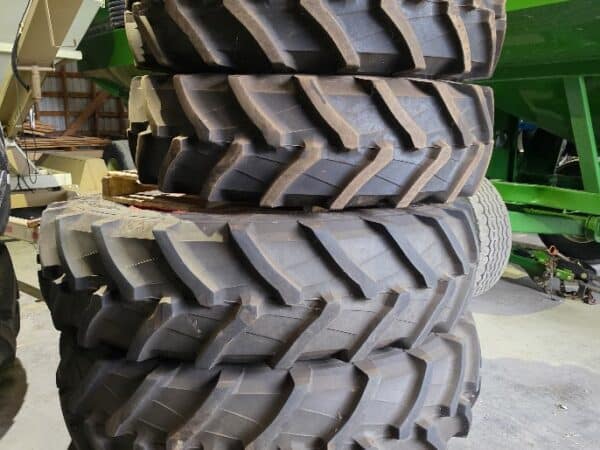 Set de pneu complet Fendt Trellborg 480/80r42 et 420/90r30 - Stock#d11522c