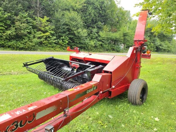 Case IH 300 Forage Harvester, cracker rolls, 10 ft hay head - Year: 2006 - Stock#d11573b