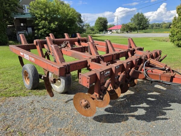 White 453 chisel plow - 12 ft, 10 shanks on 12 in spacing - Stock# d11557b