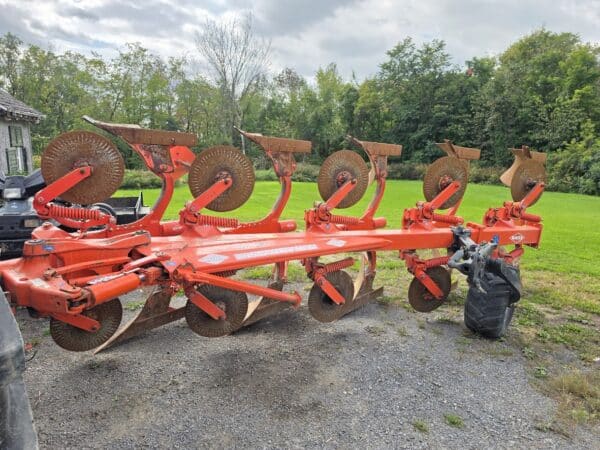 Charrue réversible portée Kuhn Vari-master 152 4+1 avec coutre - Année:2010 - Stock#d10919a