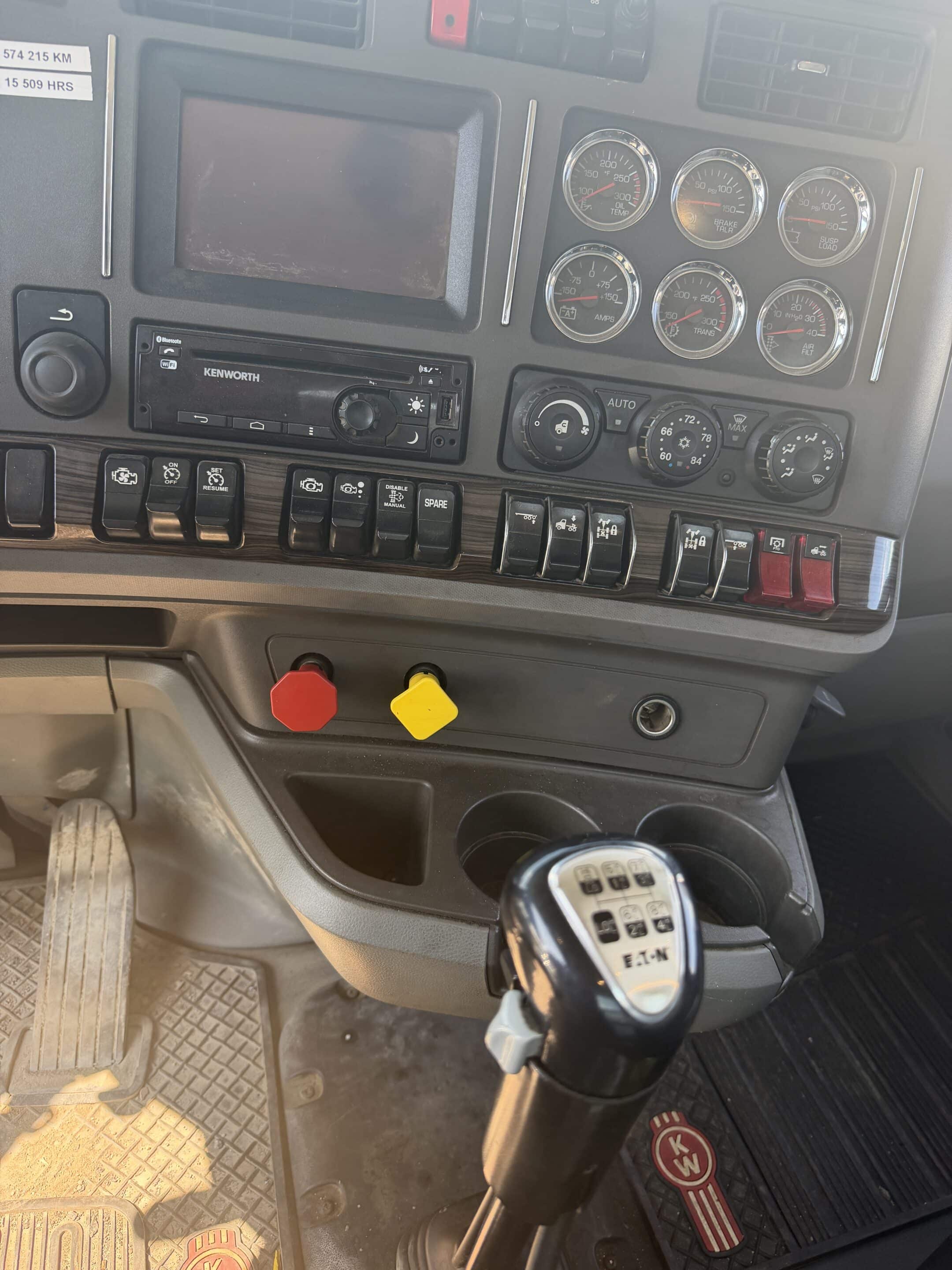 Kenworth T880 Day Cab Truck Year: 2017 - 575,000 km Stock #P1551 - Image 6