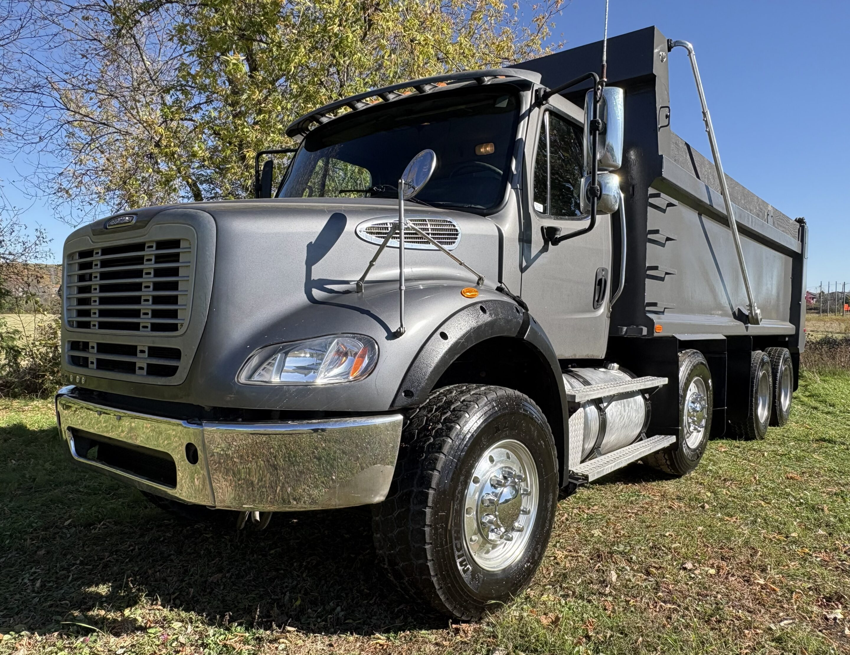 Camion dompeur 12 roues Freightliner automatique Année :2017 -436,000 km Stock#P1476/10601b