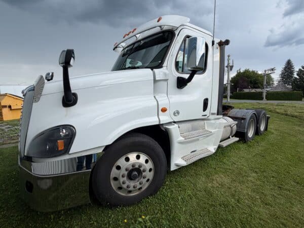 Camion 10 roues daycab Freightliner Cascadia-Année:2016-800.000km-Stock#E1450A/11546
