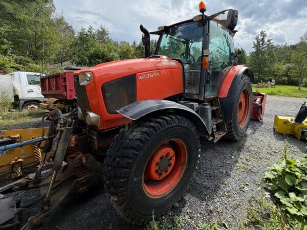 Kubota M135GX Tractor with 8-16 blade and snow blower - 2000 hours - Year: 2016 - Stock#E1447/11520