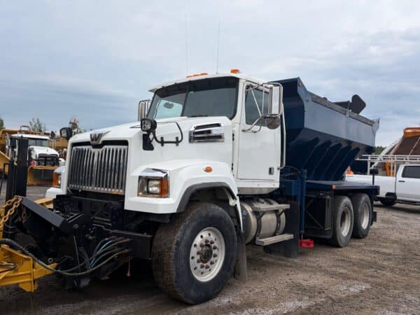 10-Wheel Plow Truck Western Star 4700SF with Side Wing Equipment - Year: 2017 - 130,000 km - Stock# E1448A/11521