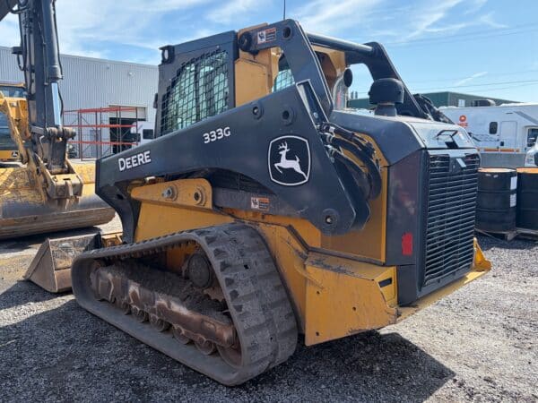Skidsteer John deere 333G High flow avec godet et fourches-Année:2021-1800Heures-Stock#E1453B/11580
