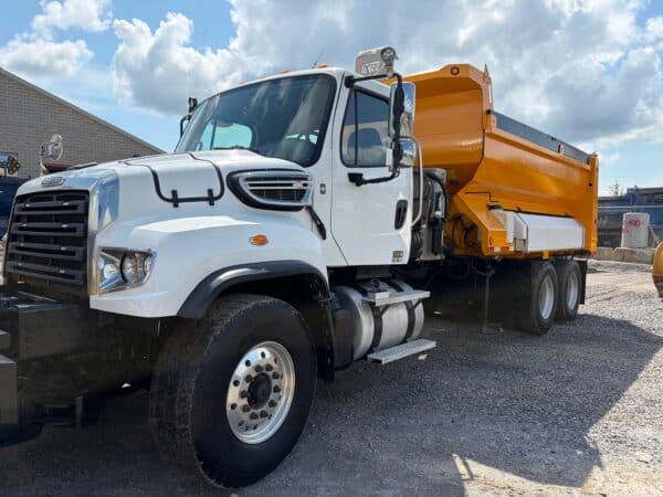 Freightliner 114SD DD13 automatic 10-wheel plow truck with snow equipment-Year: 2021-130,000 km-Stock#E1448B/11521