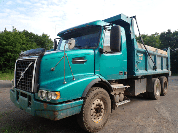 2005 Volvo 10-Wheel Automatic Dump Truck