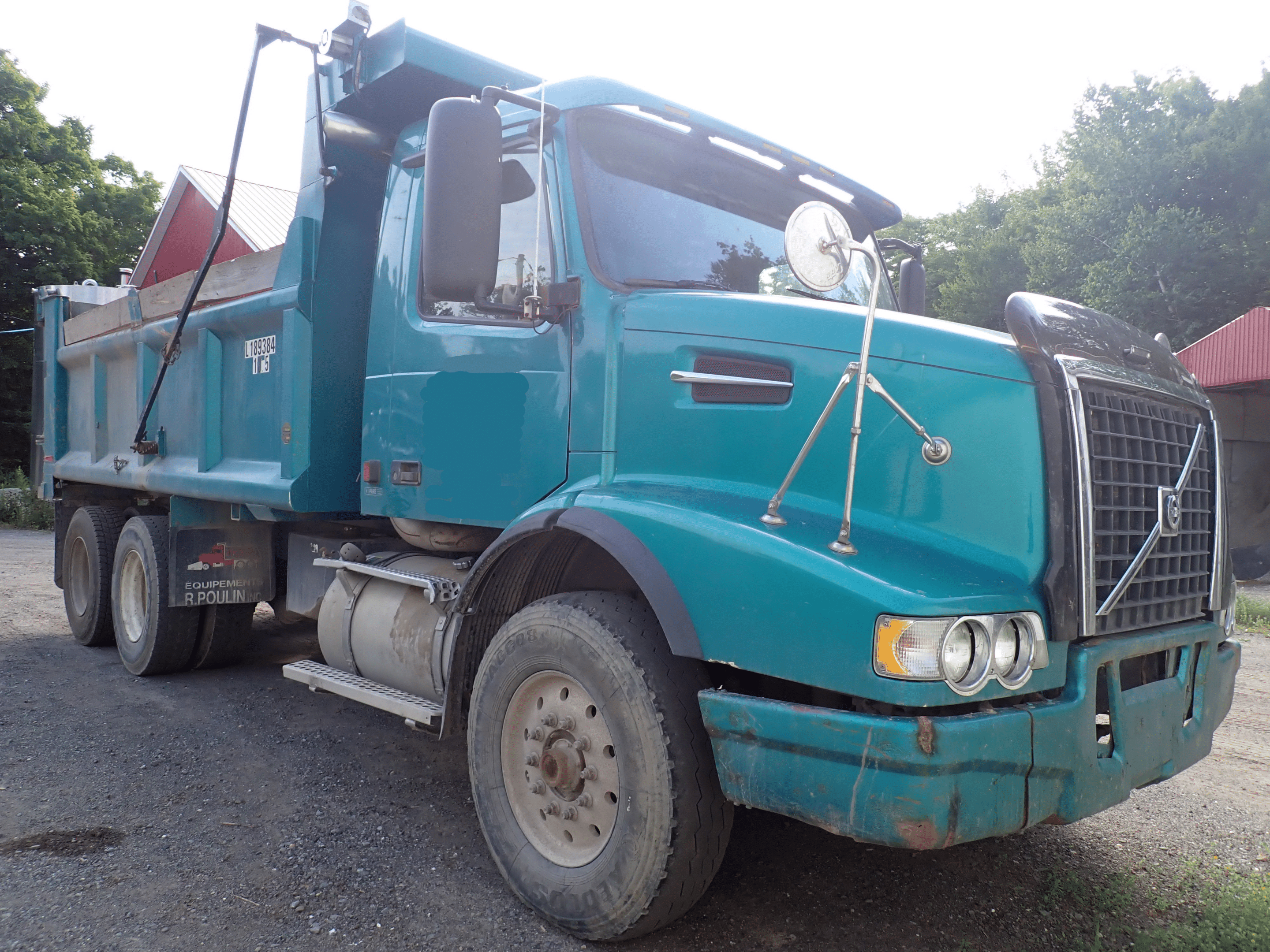 Volvo 10-Wheel Dump Truck-Allison Automatic-660,587 km-Year 2005-Stock #S2607A/11434 - Image 2
