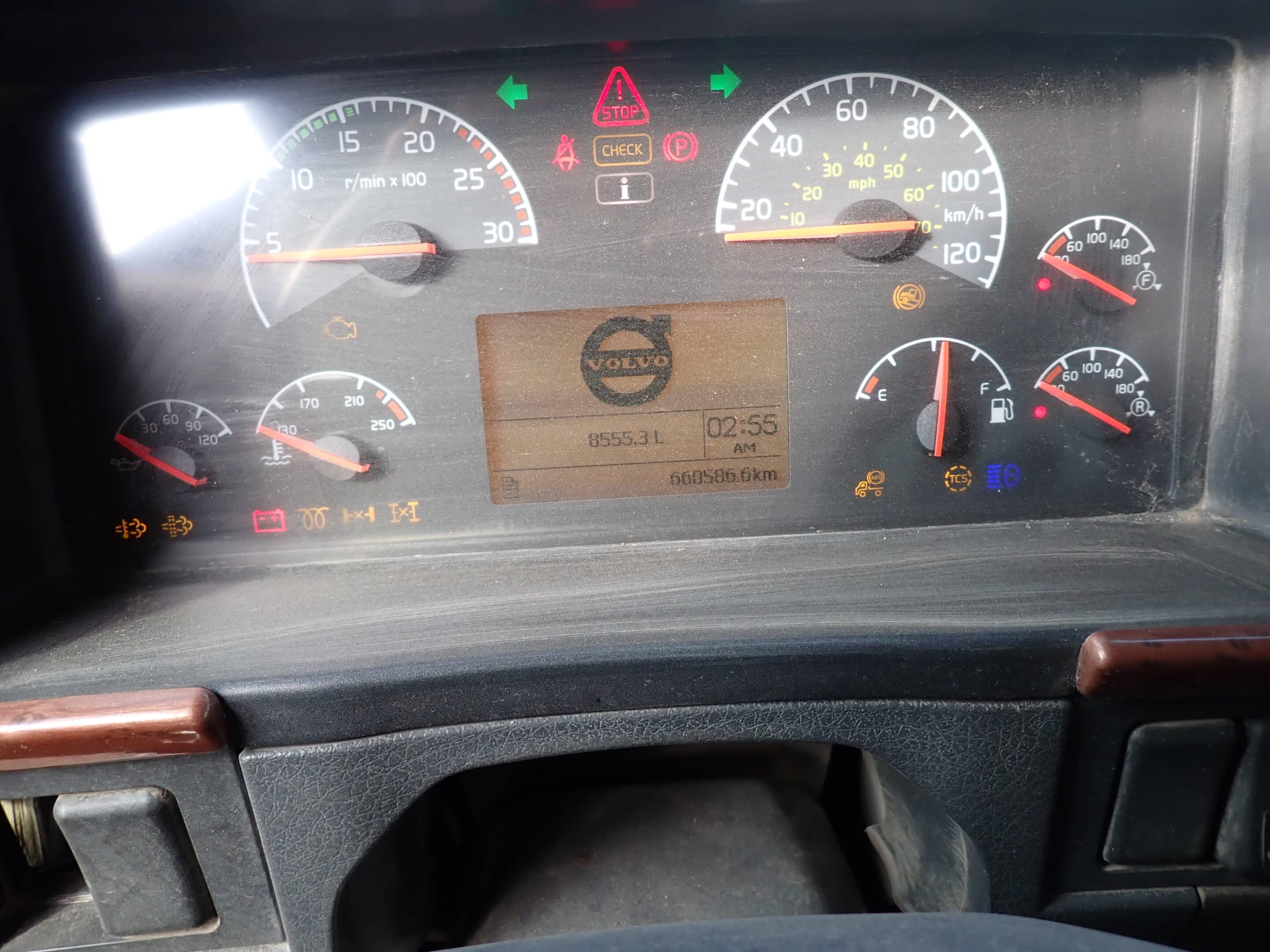 Volvo 10-Wheel Dump Truck-Allison Automatic-660,587 km-Year 2005-Stock #S2607A/11434 - Image 8