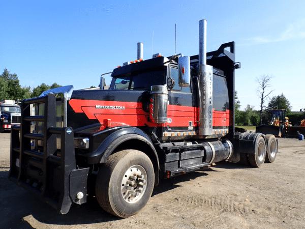 2022 Western Star 4900SF 10-wheeler sleeper truck