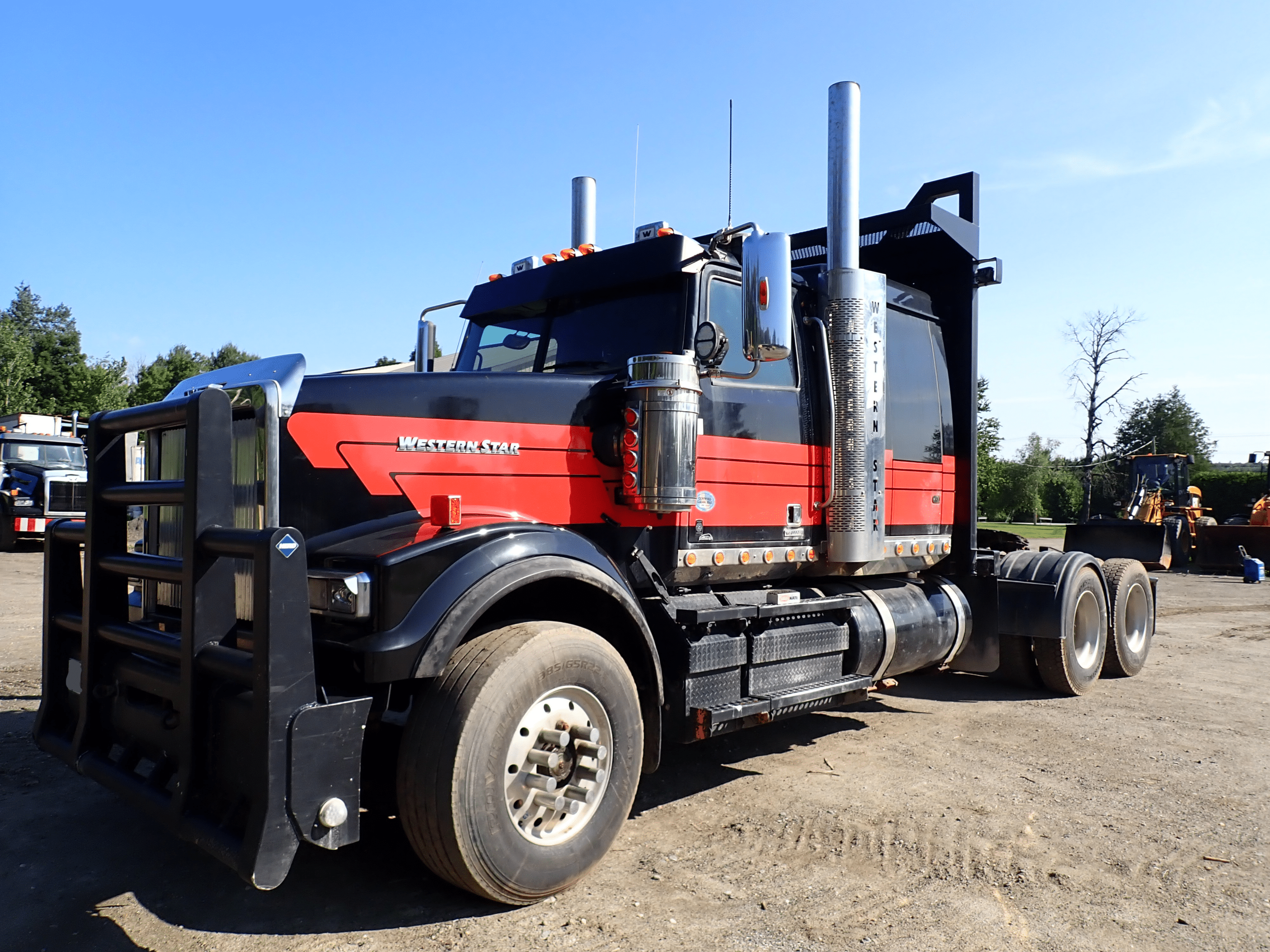 2022 Western Star 4900SF 10-wheeler sleeper truck