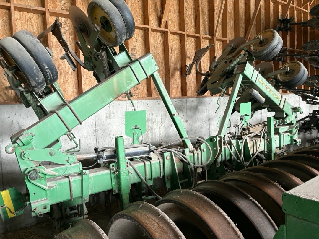 Sarcleur lourd John Deere 886 12 rang repliable