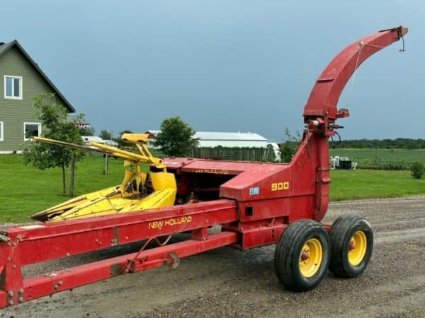 Forage Harvester New Holland 900 with 2 row heads -Stock#d11553a