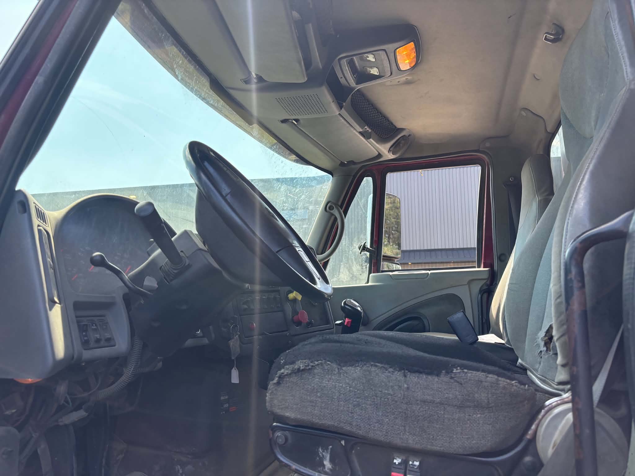 International 7500 HT570 10-Wheel Dump Truck - 548,000 km - 2005 - Stock #S2608J/11432 - Image 6