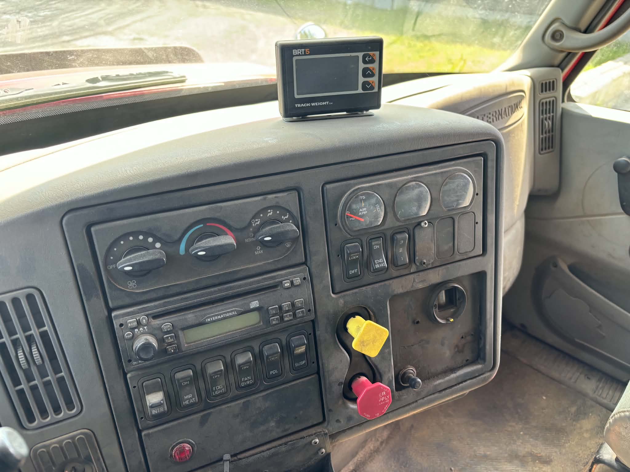 International 7500 HT570 10-Wheel Dump Truck - 548,000 km - 2005 - Stock #S2608J/11432 - Image 8