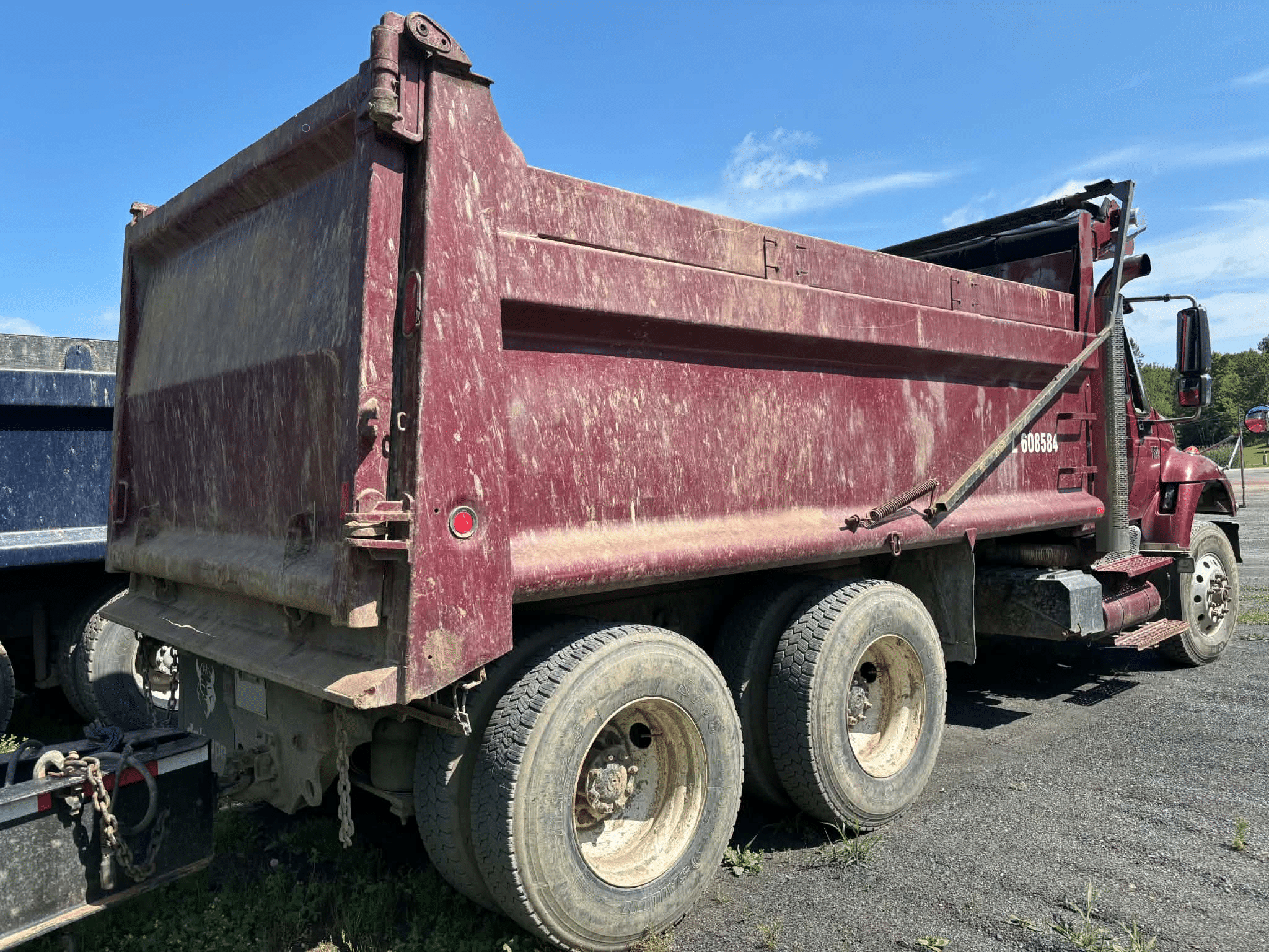 International 7500 HT570 10-Wheel Dump Truck - 548,000 km - 2005 - Stock #S2608J/11432 - Image 3