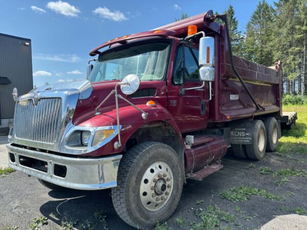 2005 International 7500 HT570 10-Wheel Dump Truck